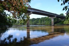Large auto bridge over the Cape Fear River