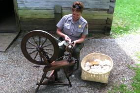 Spinning yarn © Karen Nelson