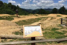 Instructional sign in front of the pump track