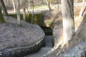 Trail to Sinking Spring